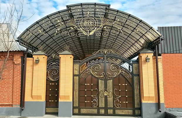 Купить или заказать ворота для дома с навесом - стильные и надежные решения для вашего участка в Луховицах от 41447 руб | ВоротМастер-Лхв